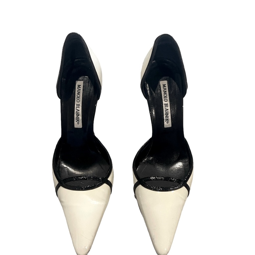 Authentic vintage
Manolo kitten heels size 5